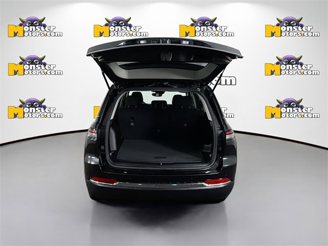 Used 2023 Jeep Grand Cherokee Laredo image 25