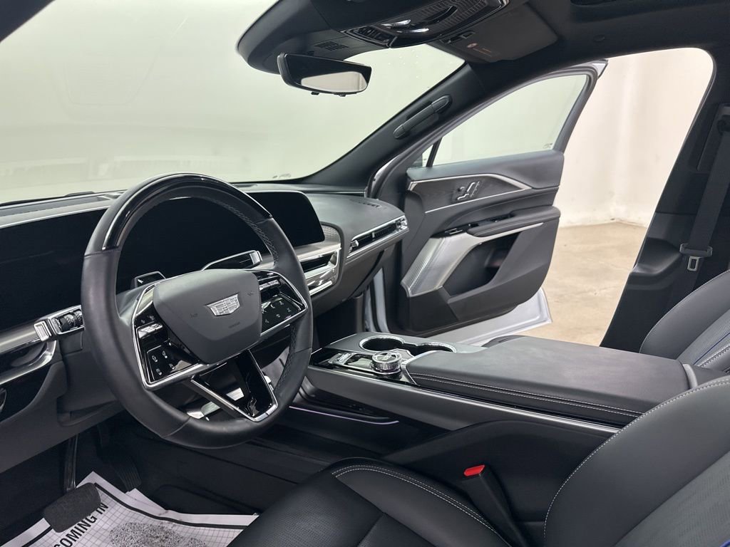 Certified 2025 Cadillac Lyriq Luxury w/ LPO, Floor Liner Package AWD/4WD image 32