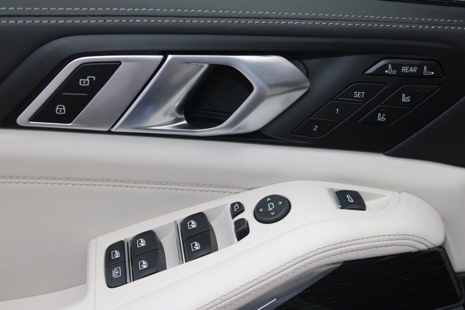 New 2026 BMW X7 M60i image 13