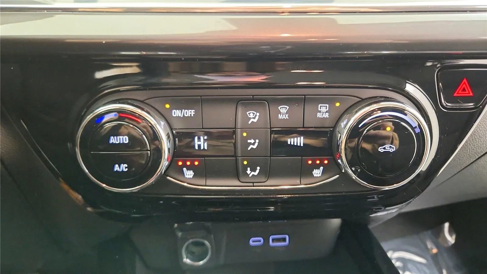 Used 2025 Chevrolet Trax ACTIV w/ Driver Confidence Package image 33