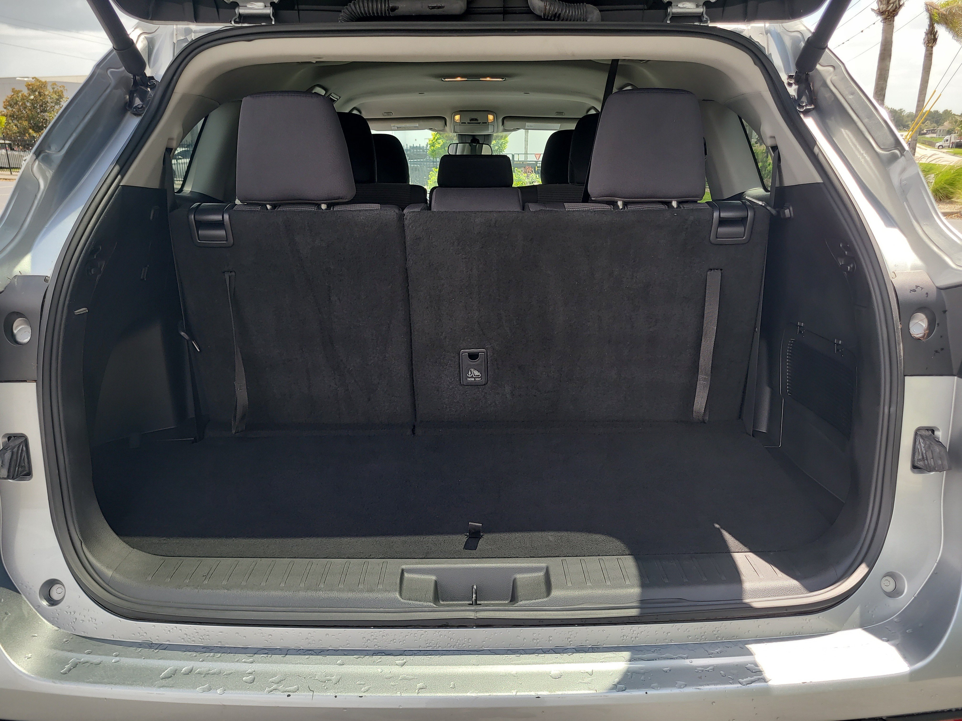 Used 2025 Toyota Highlander LE FWD image 11