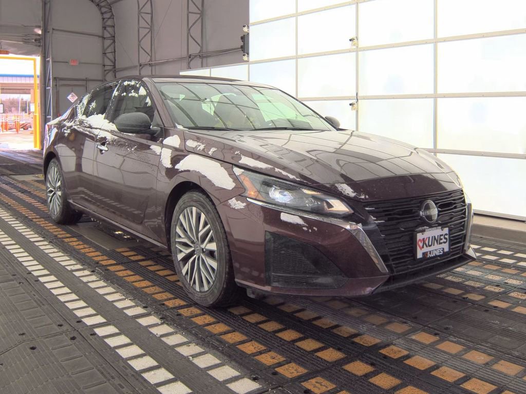 Used 2024 Nissan Altima 2.5 SV image 26
