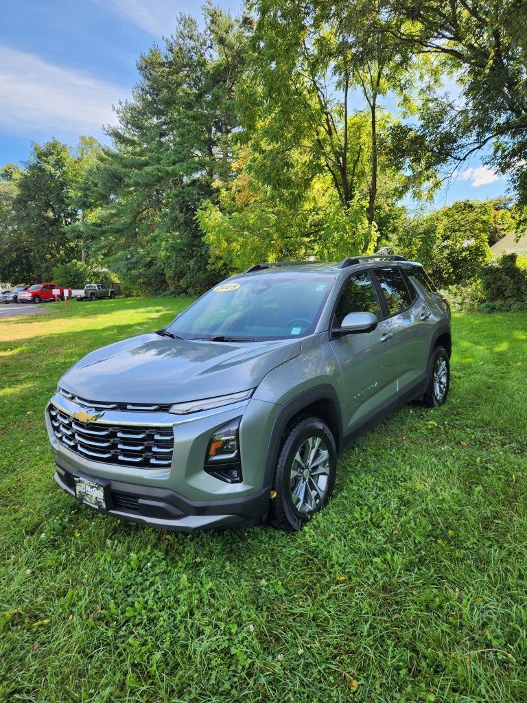 Used 2025 Chevrolet Equinox LT w/ Convenience Package II AWD/4WD image 3