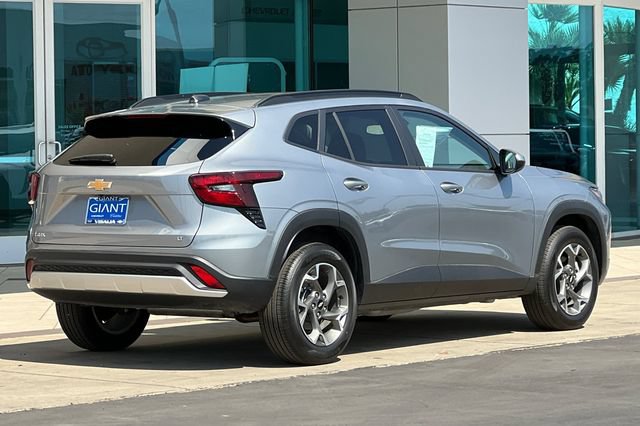 Used 2026 Chevrolet Trax LT FWD image 4
