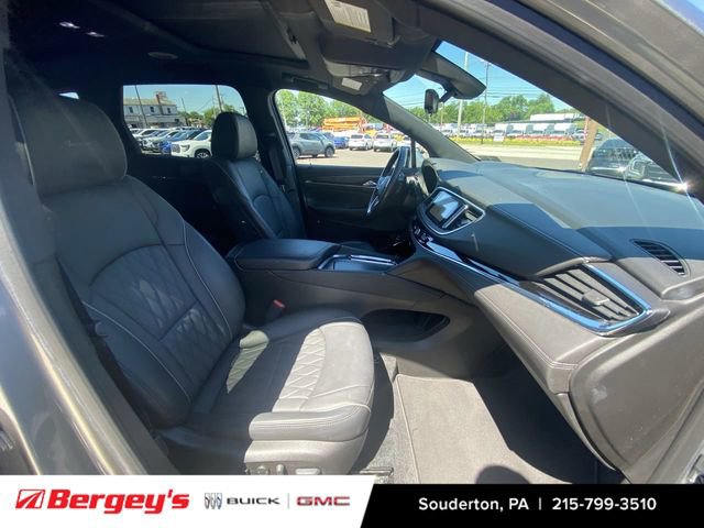 Used 2023 Buick Enclave Avenir w/ Avenir Technology Package AWD/4WD image 32
