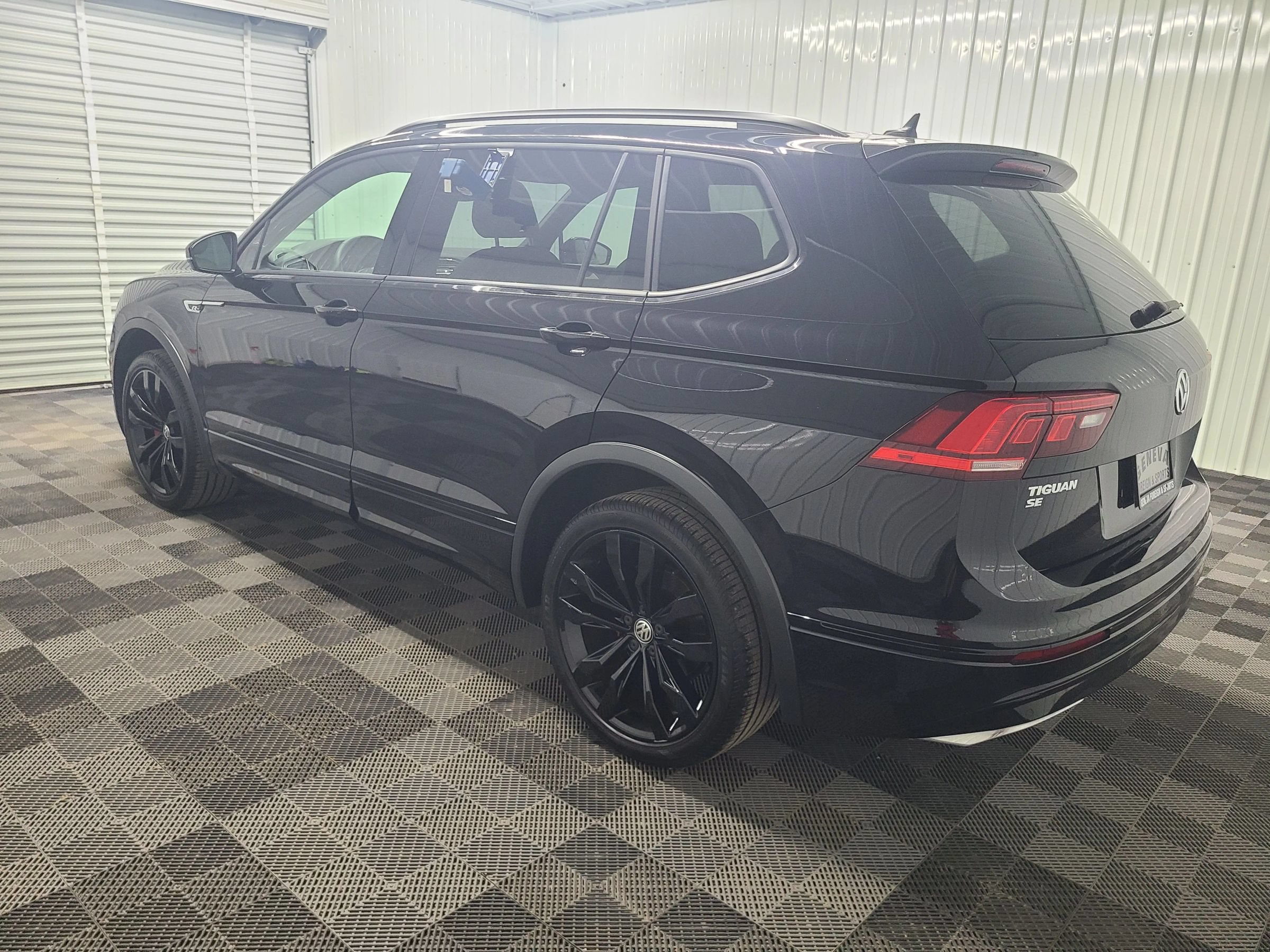 Used 2021 Volkswagen Tiguan SE R-Line AWD/4WD image 9