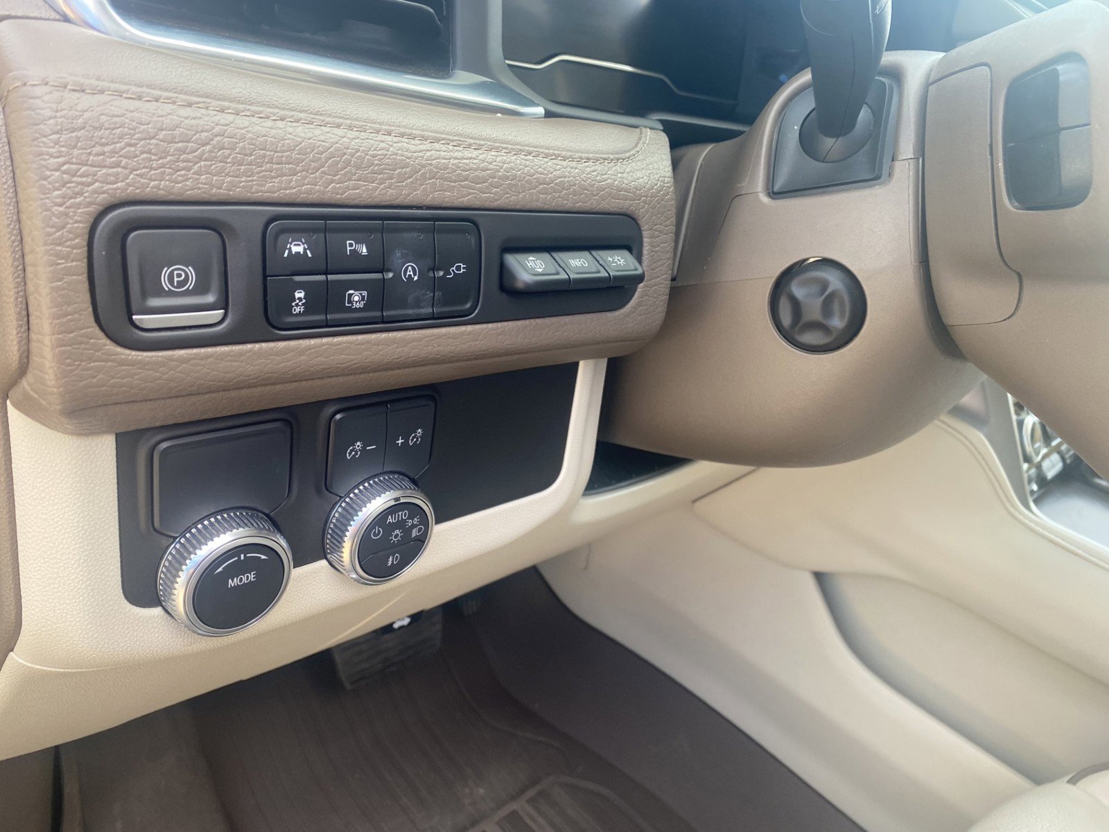 Used 2022 GMC Yukon XL Denali RWD image 13