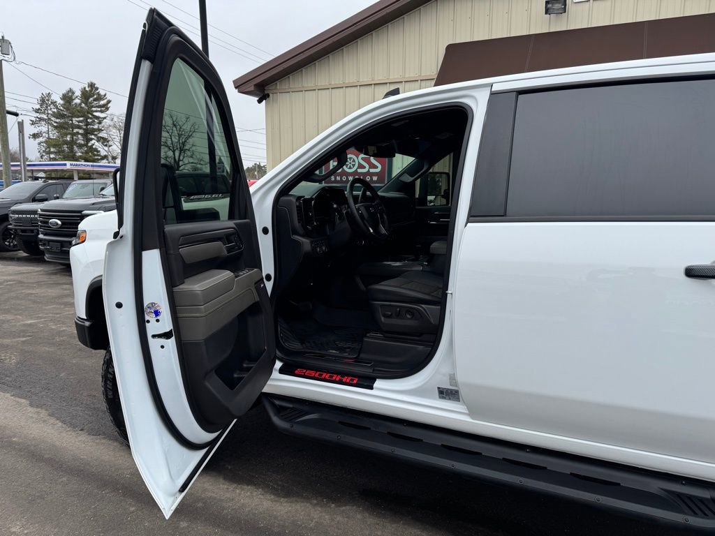 Used 2024 Chevrolet Silverado 2500 ZR2 w/ ZR2 Bison Edition image 17