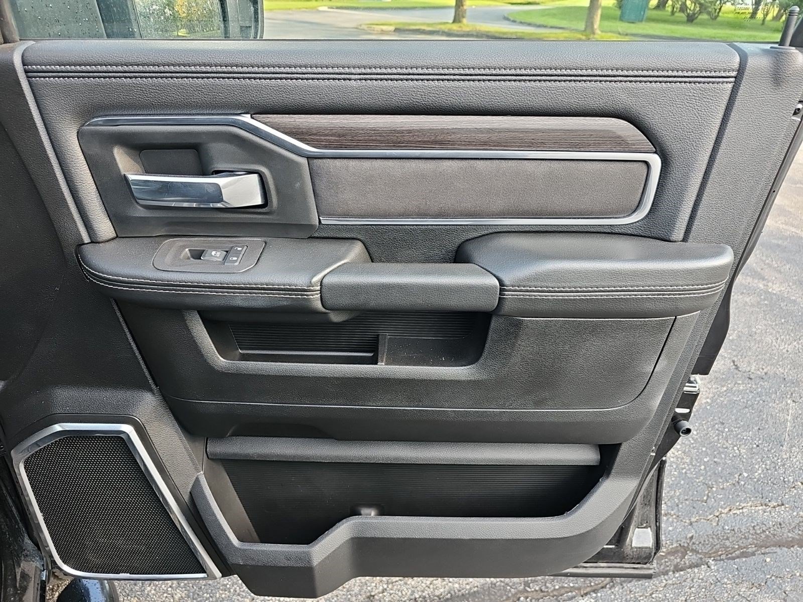 Used 2025 RAM 2500 Laramie AWD/4WD image 14