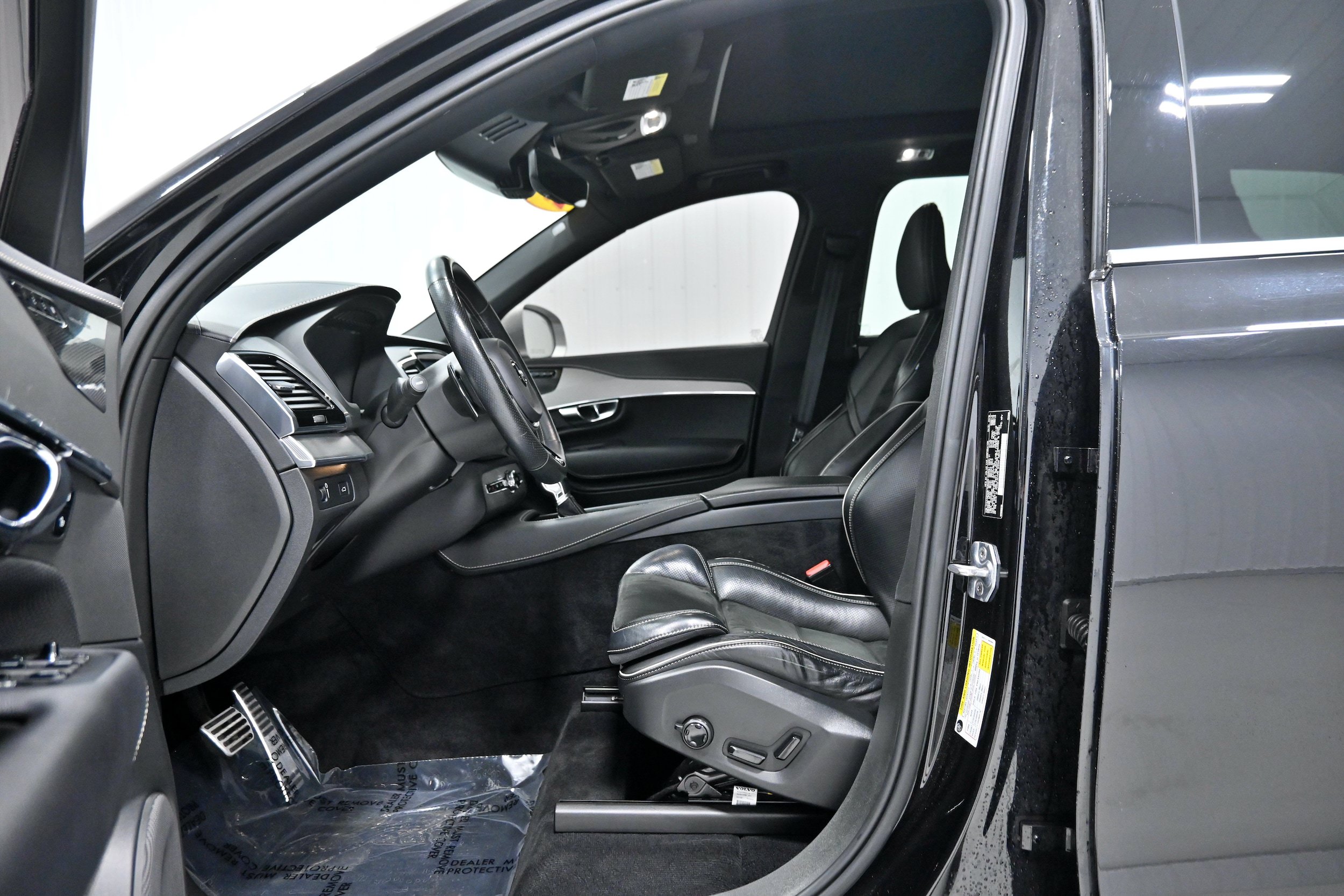 Used 2019 Volvo XC90 T6 R-Design w/ Advanced Package AWD/4WD image 5
