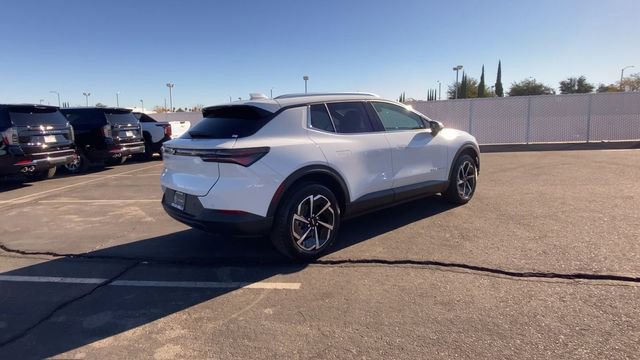 New 2026 Chevrolet Equinox EV LT image 8