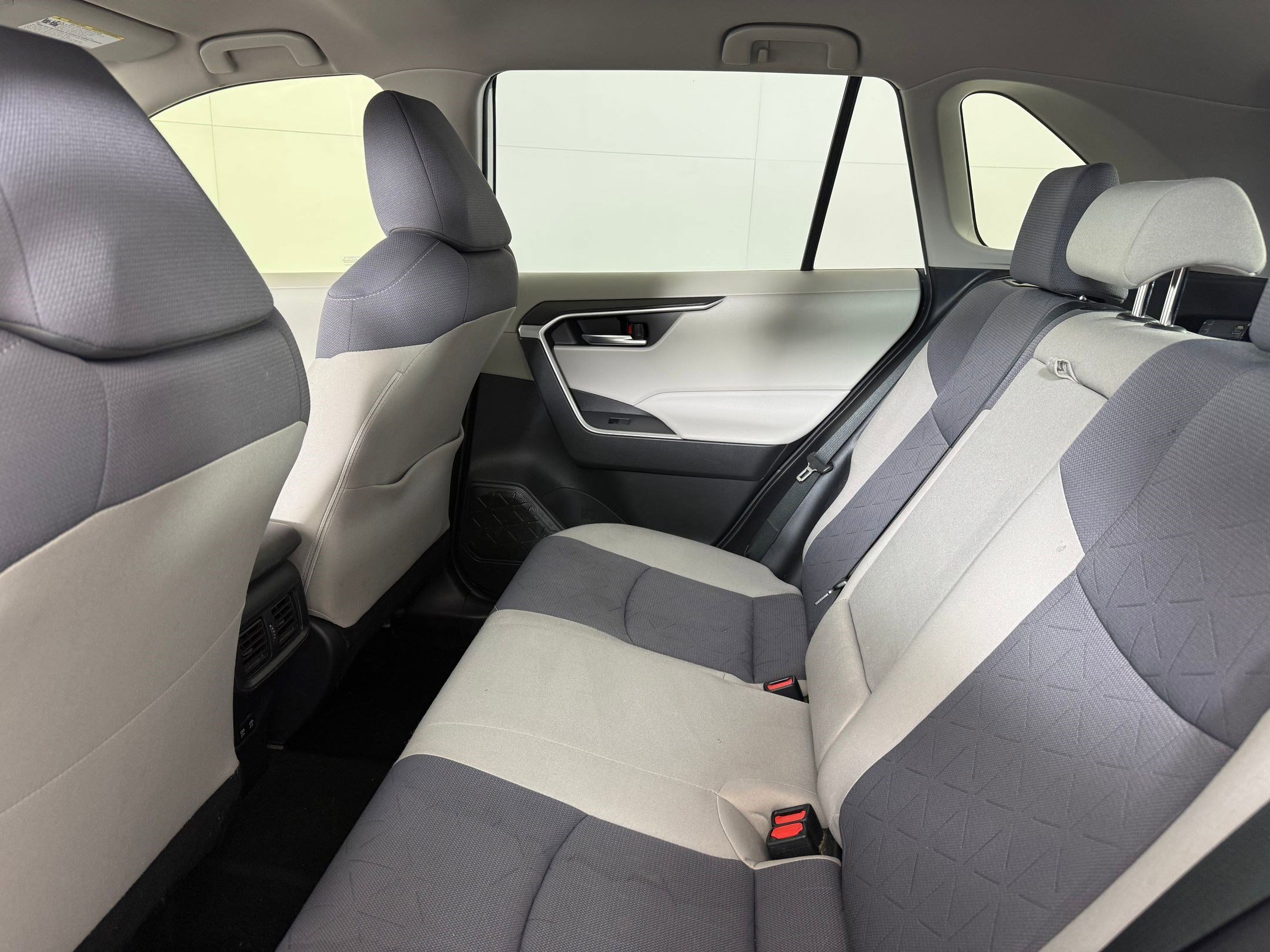 Used 2020 Toyota RAV4 XLE image 22