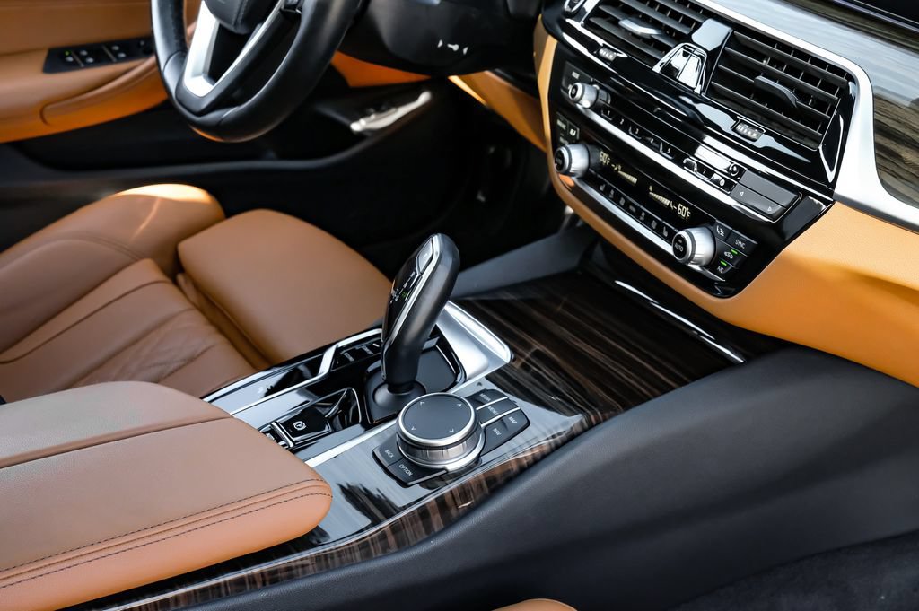 Used 2021 BMW 530i w/ Convenience Package RWD image 20