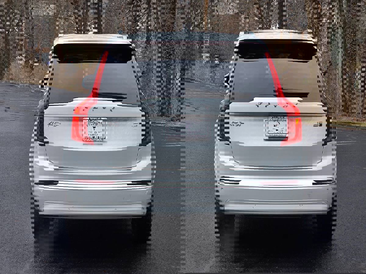 Used 2024 Volvo XC90 B5 Core w/ Climate Package image 5