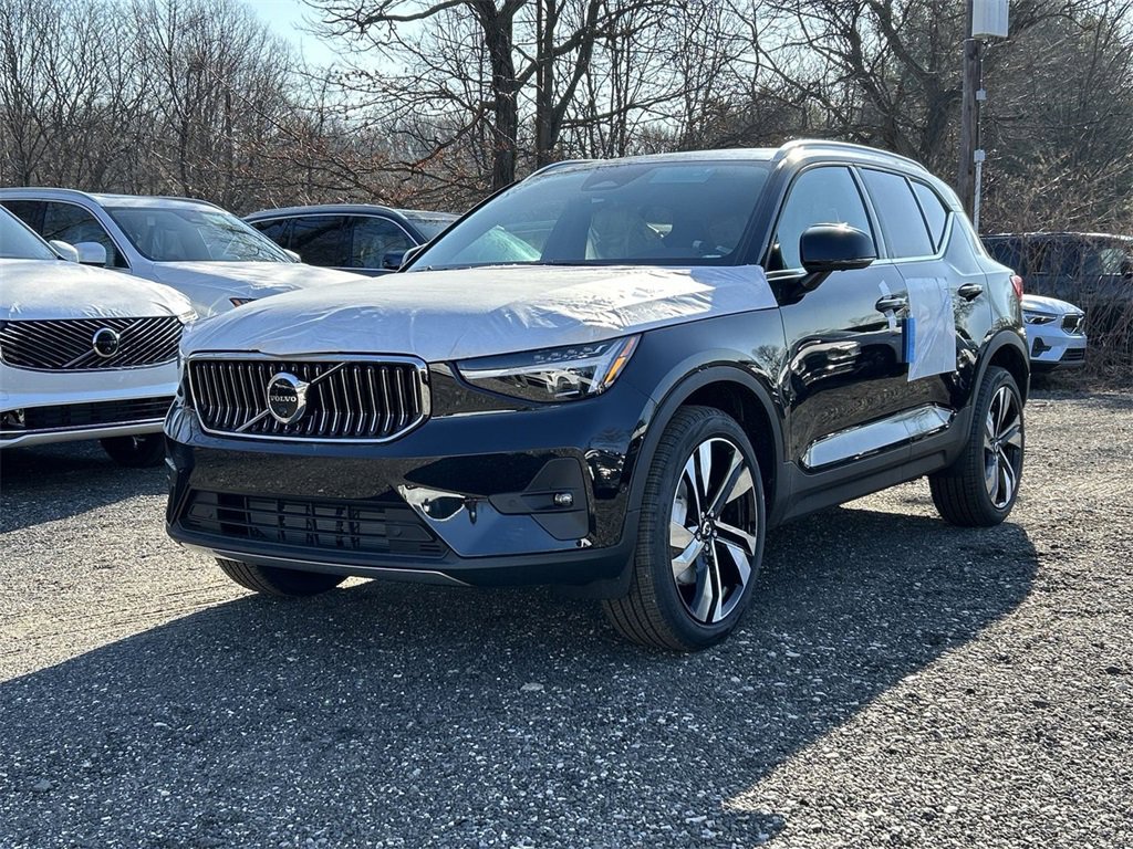 New 2025 Volvo XC40 B5 Ultra w/ Protection Package Premier