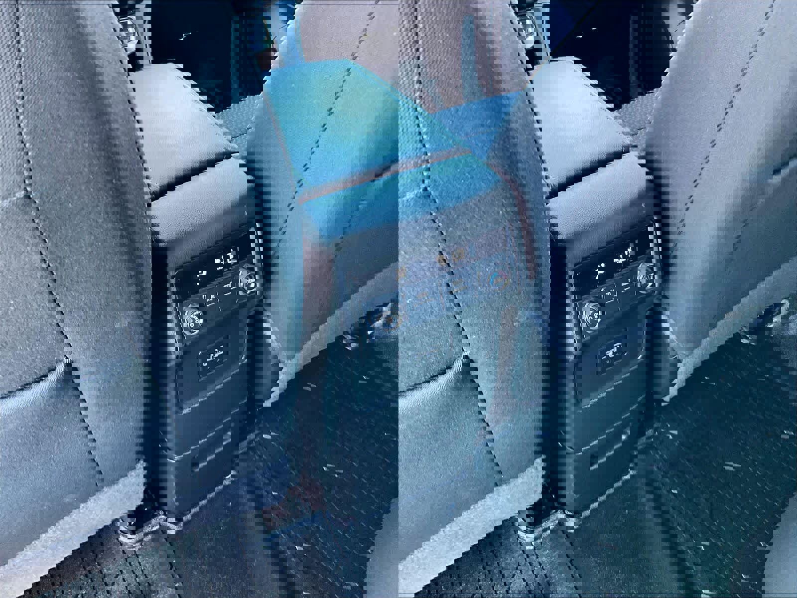 Used 2022 GMC Acadia SLE image 29