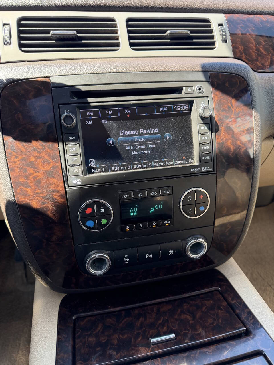 Used 2011 GMC Yukon Denali AWD/4WD image 23