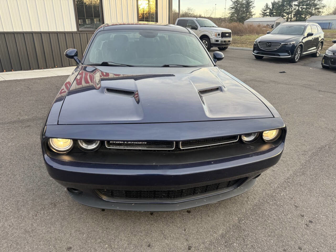 Used 2016 Dodge Challenger SXT image 3