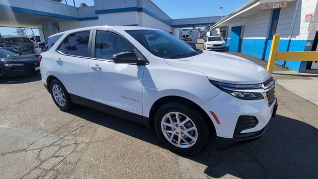 Certified 2022 Chevrolet Equinox LS w/ LS Convenience Package FWD image 2