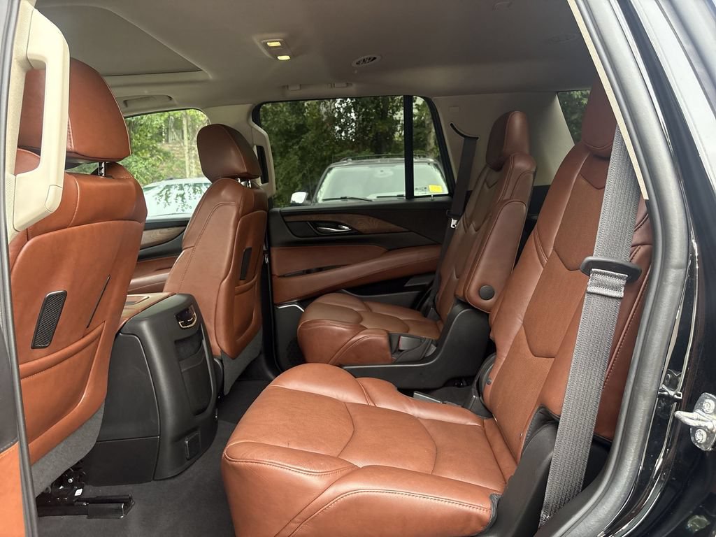 Used 2019 Cadillac Escalade Luxury AWD/4WD image 25