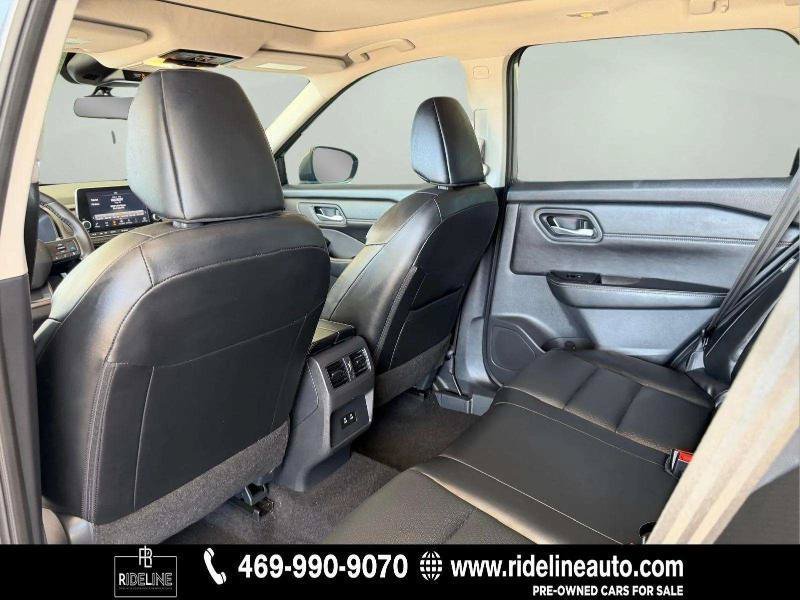 Used 2025 Nissan Rogue SV w/ SV Premium Package FWD image 16