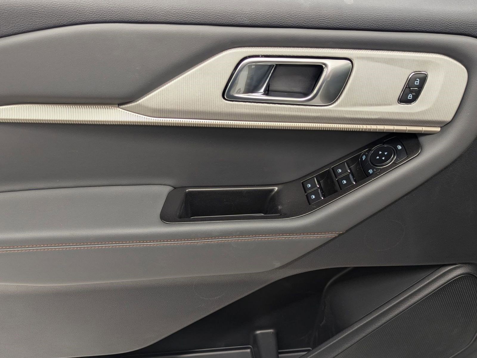 New 2026 Ford Explorer Active w/ Active Comfort Package image 10