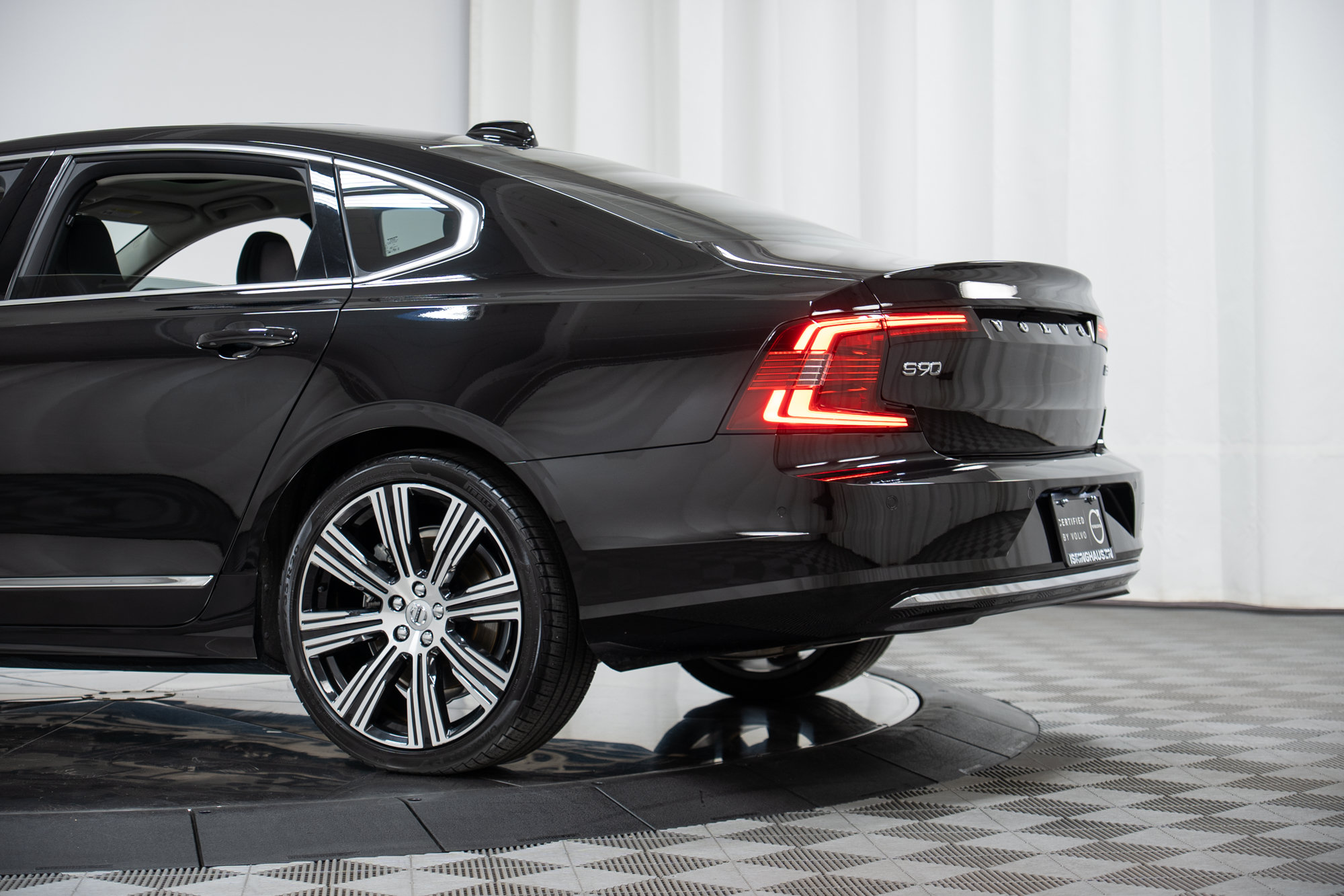 Used 2023 Volvo S90 B6 Plus w/ Protection Package Premier AWD/4WD image 29