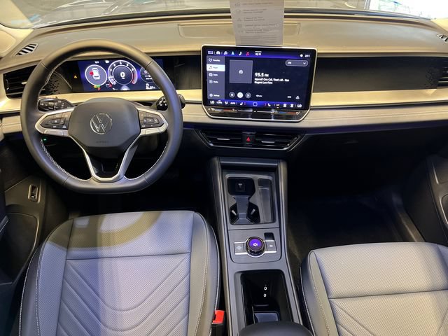 Certified 2025 Volkswagen Tiguan SE FWD image 19