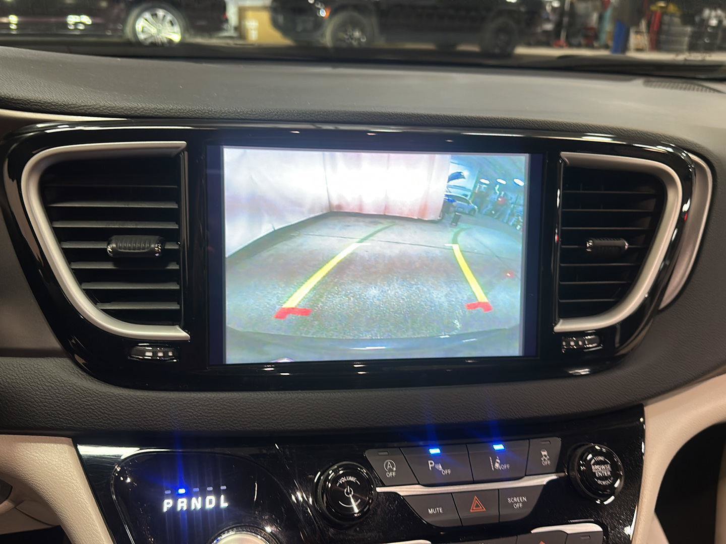 Used 2023 Chrysler Pacifica Touring-L FWD image 24
