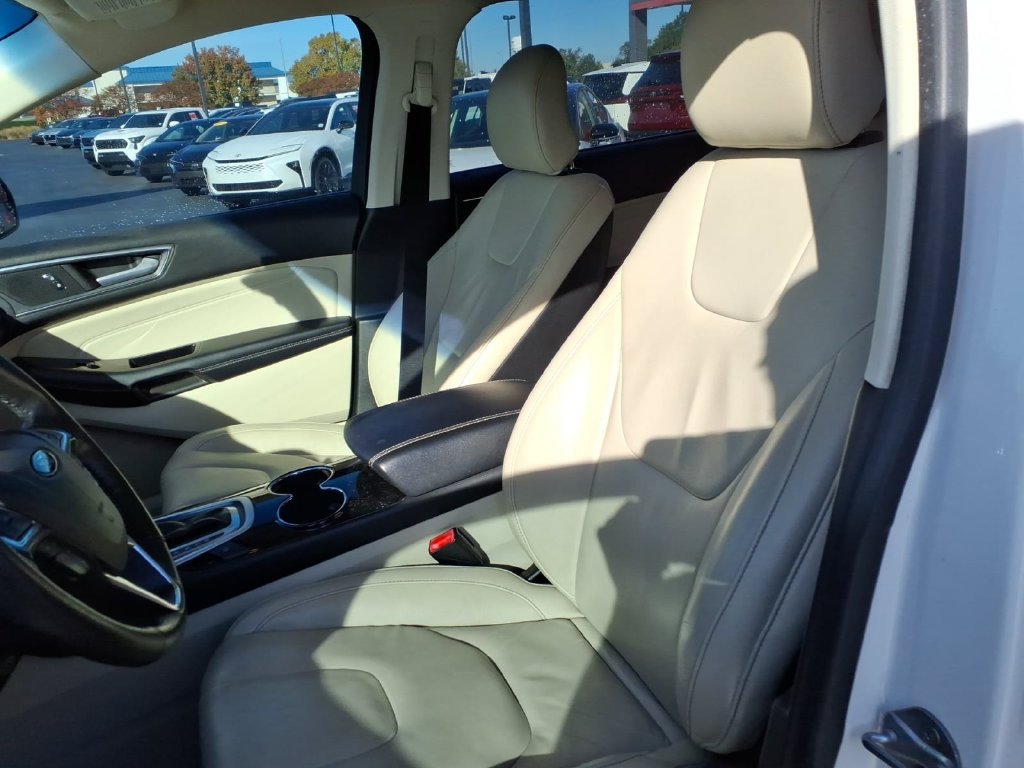 Used 2018 Ford Edge Titanium w/ Technology Package FWD image 13