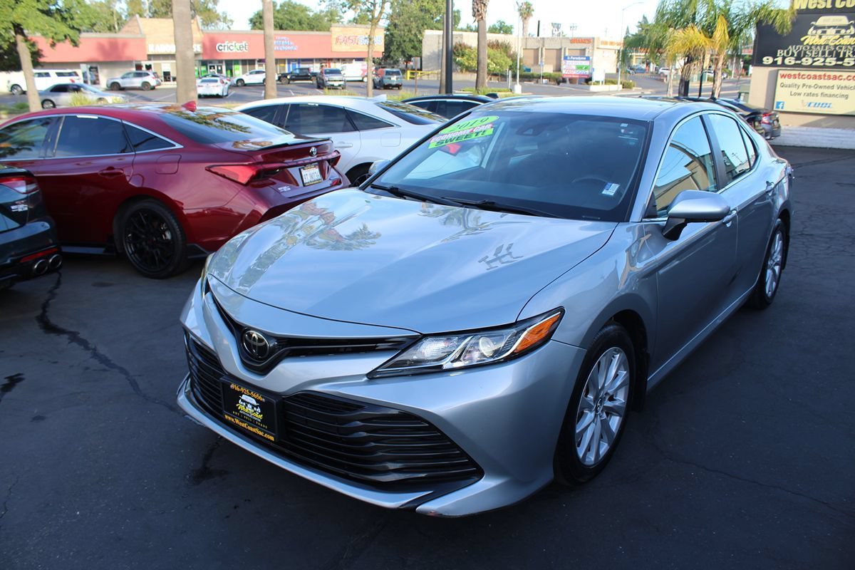 Used 2019 Toyota Camry LE w/ Carpet Mat Package FWD image 4