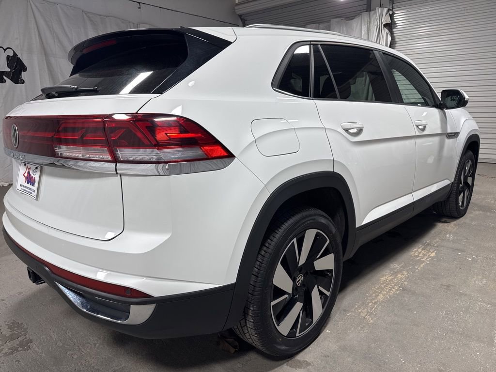 Used 2025 Volkswagen Atlas Cross Sport SE image 7