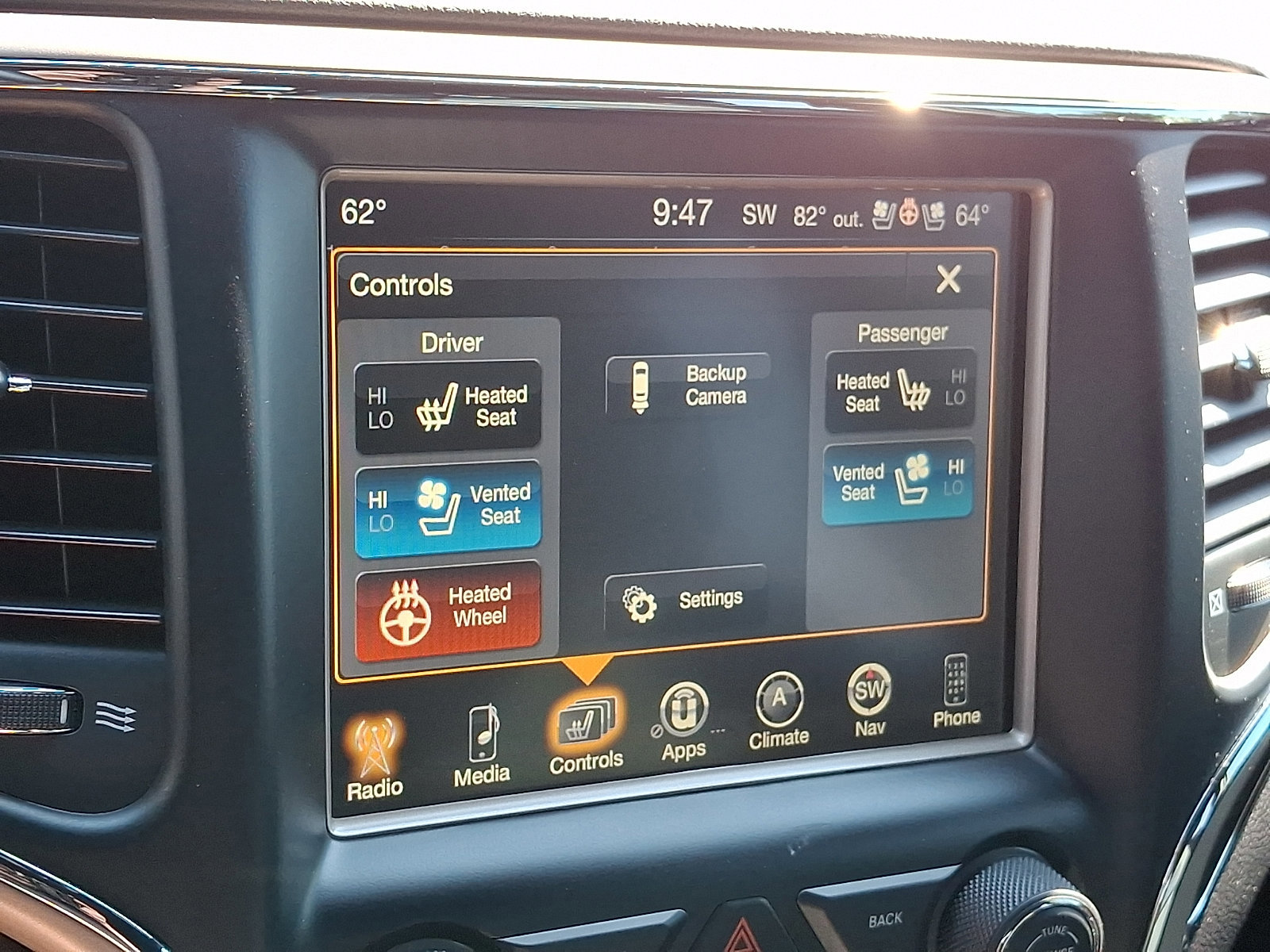 Used 2017 Jeep Grand Cherokee Overland AWD/4WD image 25