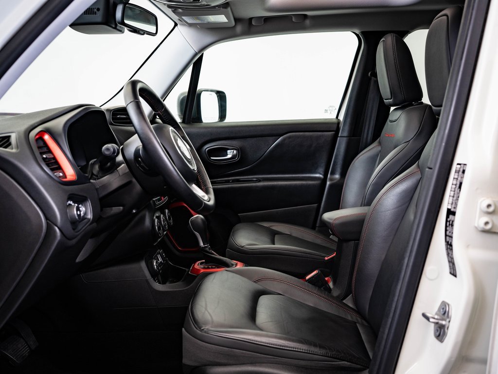 Used 2016 Jeep Renegade Trailhawk w/ Premium Trailhawk Package image 24