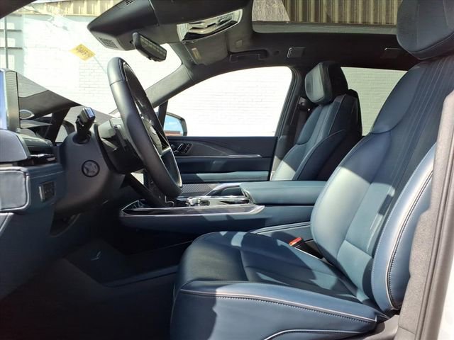 Certified 2025 Cadillac Escalade IQ Luxury 2 w/ LPO, Premium Carpet Package AWD/4WD image 16