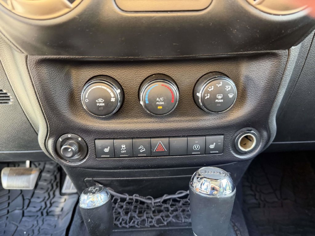 Certified 2016 Jeep Wrangler Unlimited Sahara AWD/4WD image 29