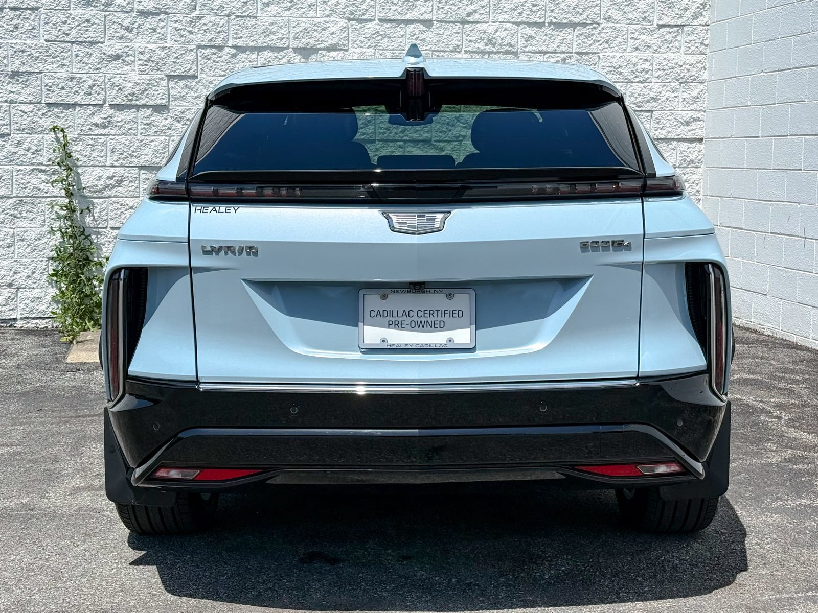 Certified 2024 Cadillac Lyriq Luxury AWD/4WD image 7