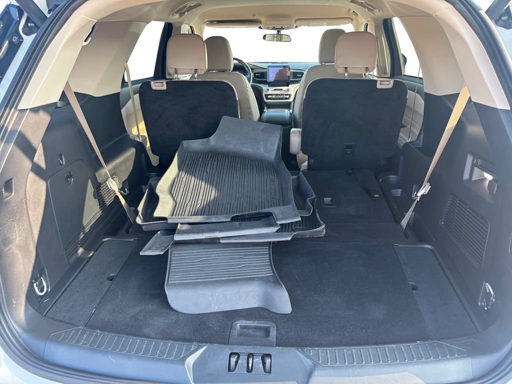 Used 2023 Ford Explorer XLT w/ Equipment Group 202A AWD/4WD image 5