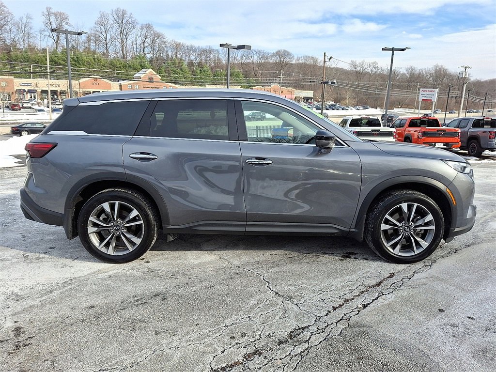 Certified 2025 INFINITI QX60 Luxe image 8