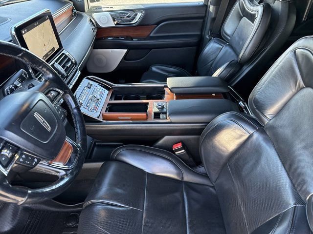Used 2018 Lincoln Navigator L Reserve w/ Technology Package image 10