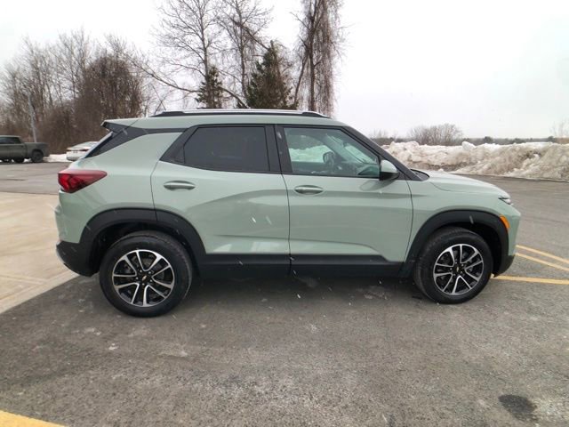 Used 2025 Chevrolet TrailBlazer LT w/ LT Cold Weather Package image 7