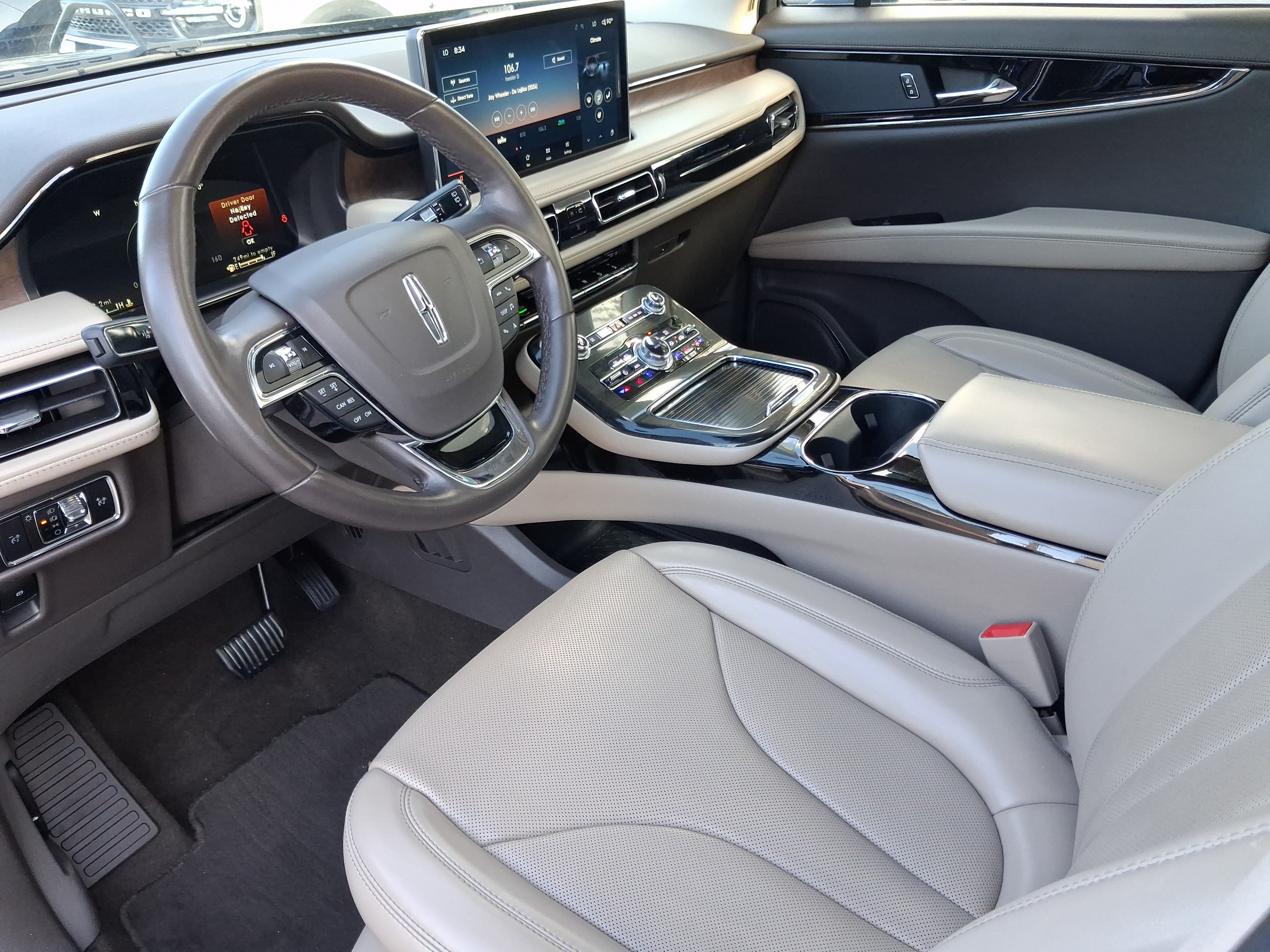 Certified 2023 Lincoln Nautilus Reserve FWD image 11