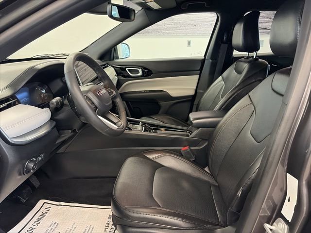Used 2023 Jeep Compass Limited image 13