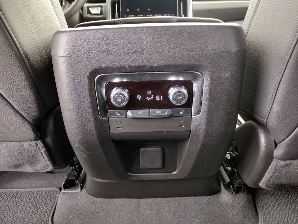 Used 2025 GMC Yukon XL Denali AWD/4WD image 26