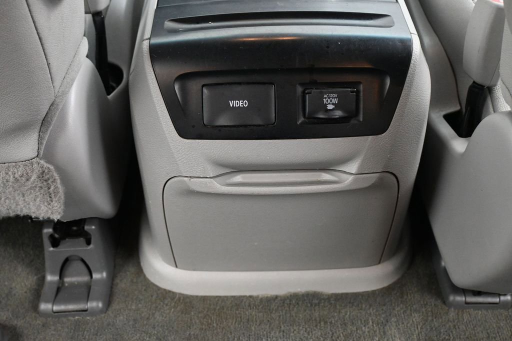 Used 2015 Toyota Sienna XLE Premium FWD image 24