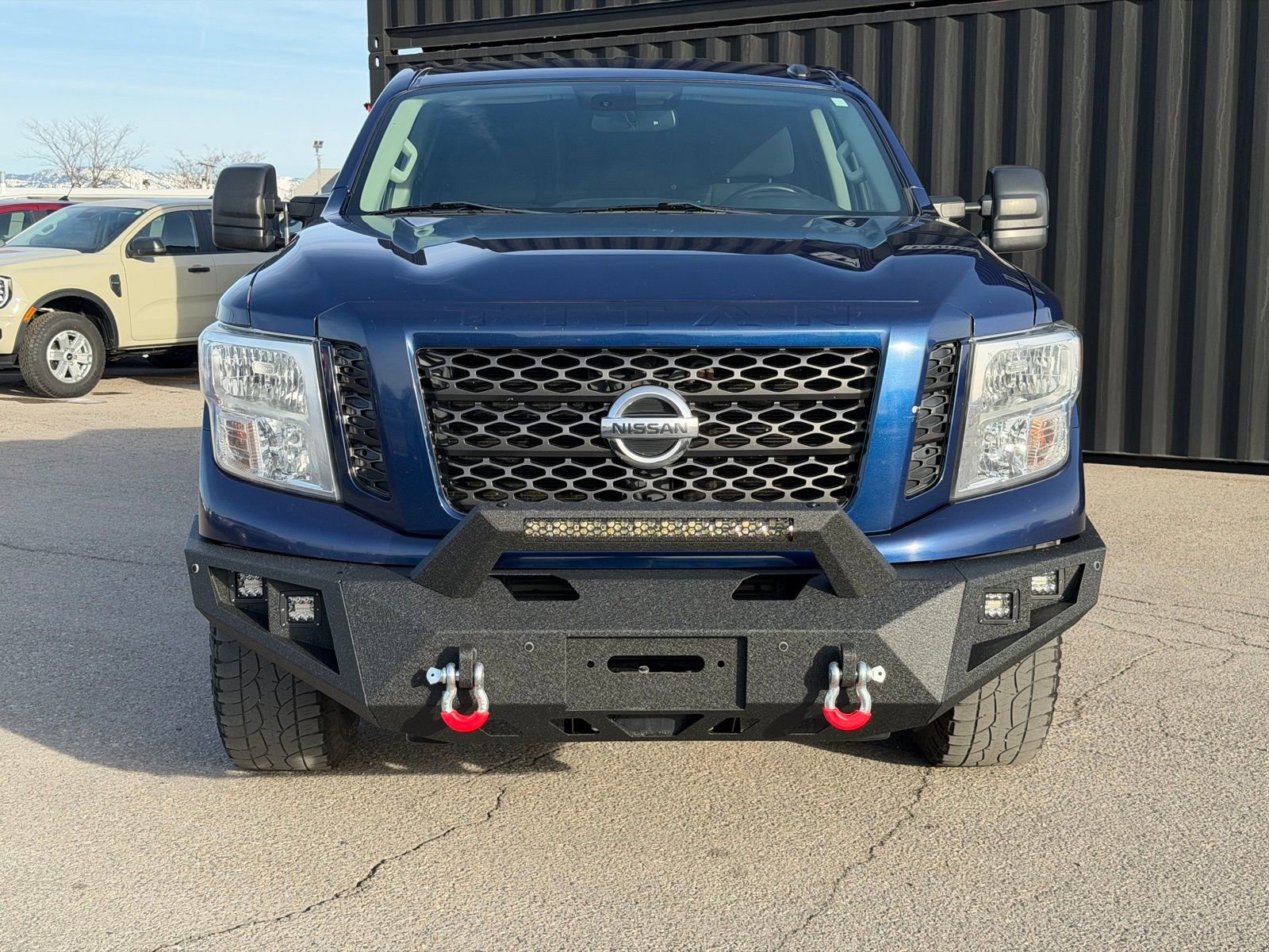 Used 2019 Nissan Titan SV w/ SV Convenience Package image 2