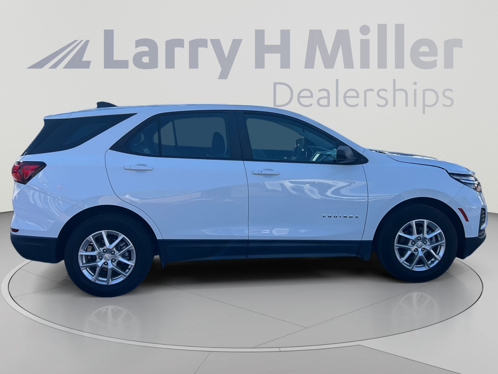 Used 2022 Chevrolet Equinox LS w/ LPO, Floor Liner Package FWD image 6