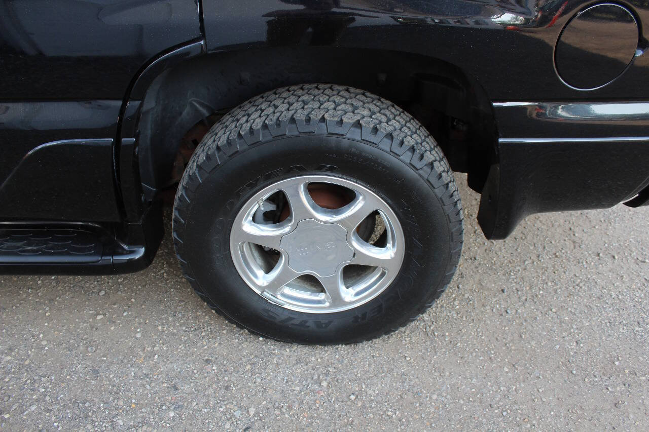 Used 2005 GMC Yukon Denali AWD/4WD image 29