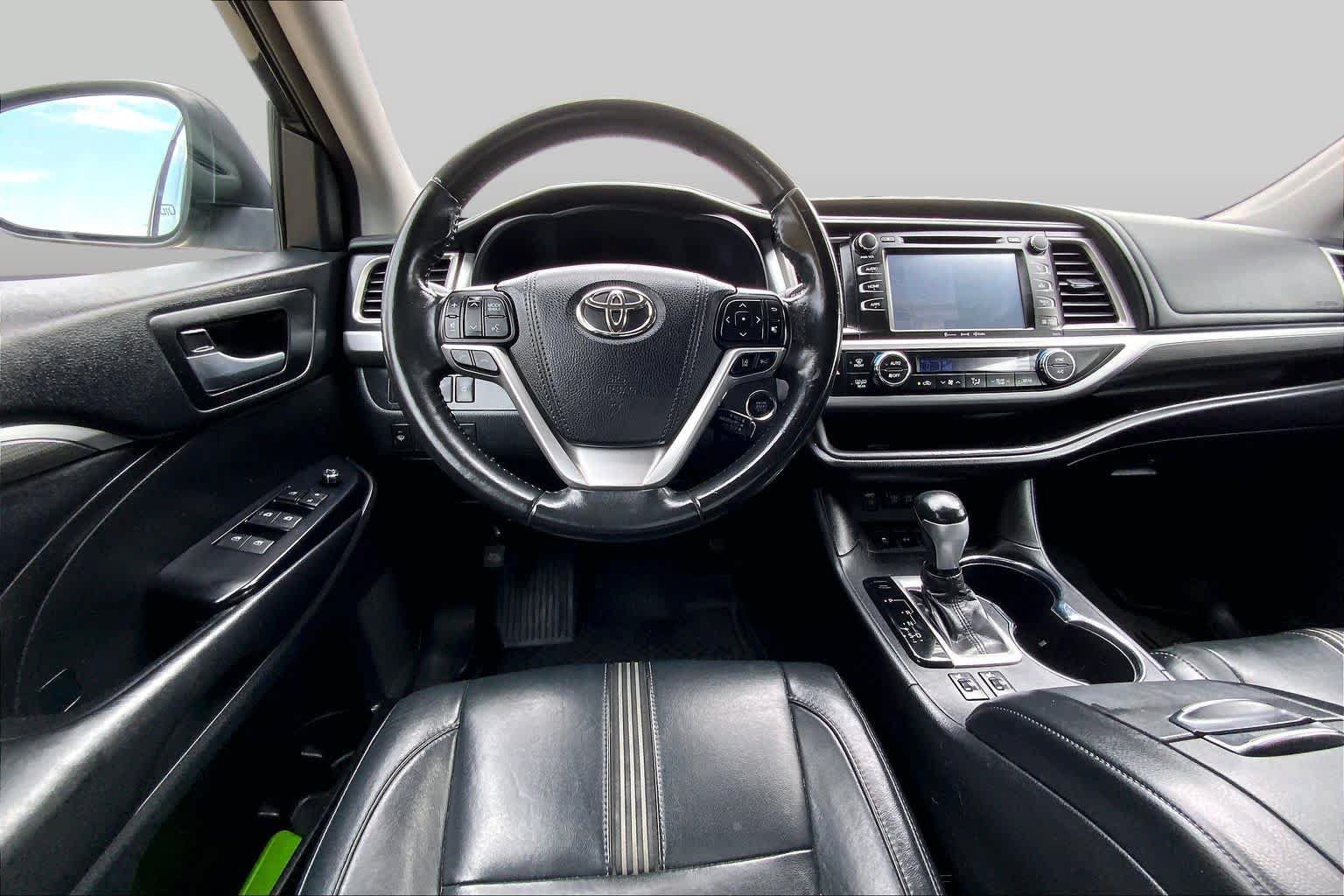 Used 2018 Toyota Highlander SE AWD/4WD image 6