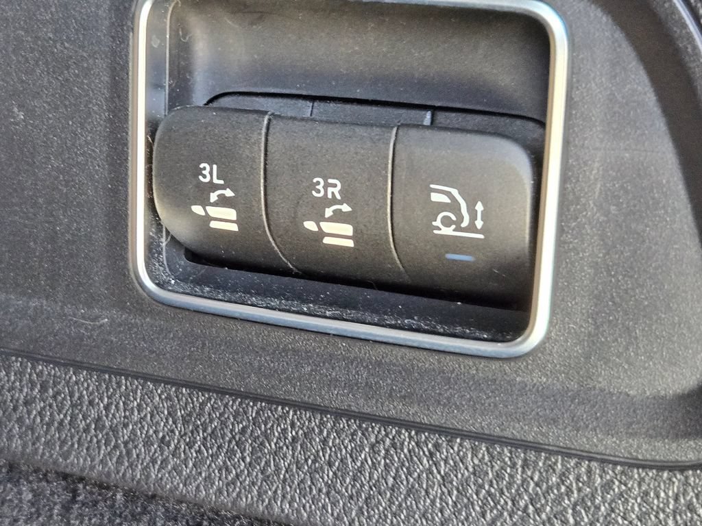 Used 2024 Mercedes-Benz GLS 450 4MATIC image 42